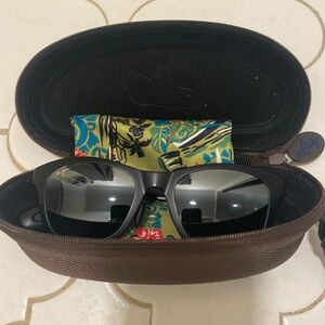 Maui Jim sunglasses like new!